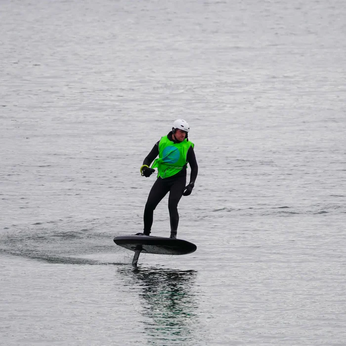 EFOIL BEGINNER FLIGHT - LESSONS IN FIFE AND EDINBURGH - Image 3