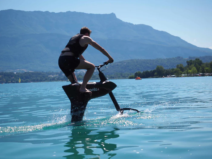MANTA5 HYDROFOILER SL3 - CYCLE ON WATER - HYDROFOIL BIKE - Image 3