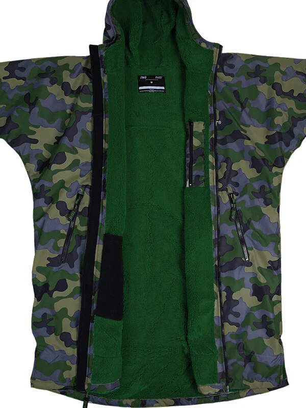 CHANGING ROBE - ADULTS CAMO PATTERN - WITH CHANGING MAT - Image 3