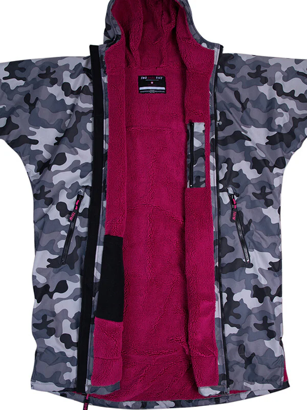 CHANGING ROBE - ADULTS CAMO PATTERN - WITH CHANGING MAT - Image 5